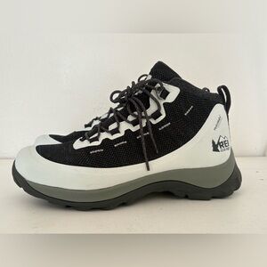 REI CO-OP FLASH HIKING BOOTS -     M7/W8